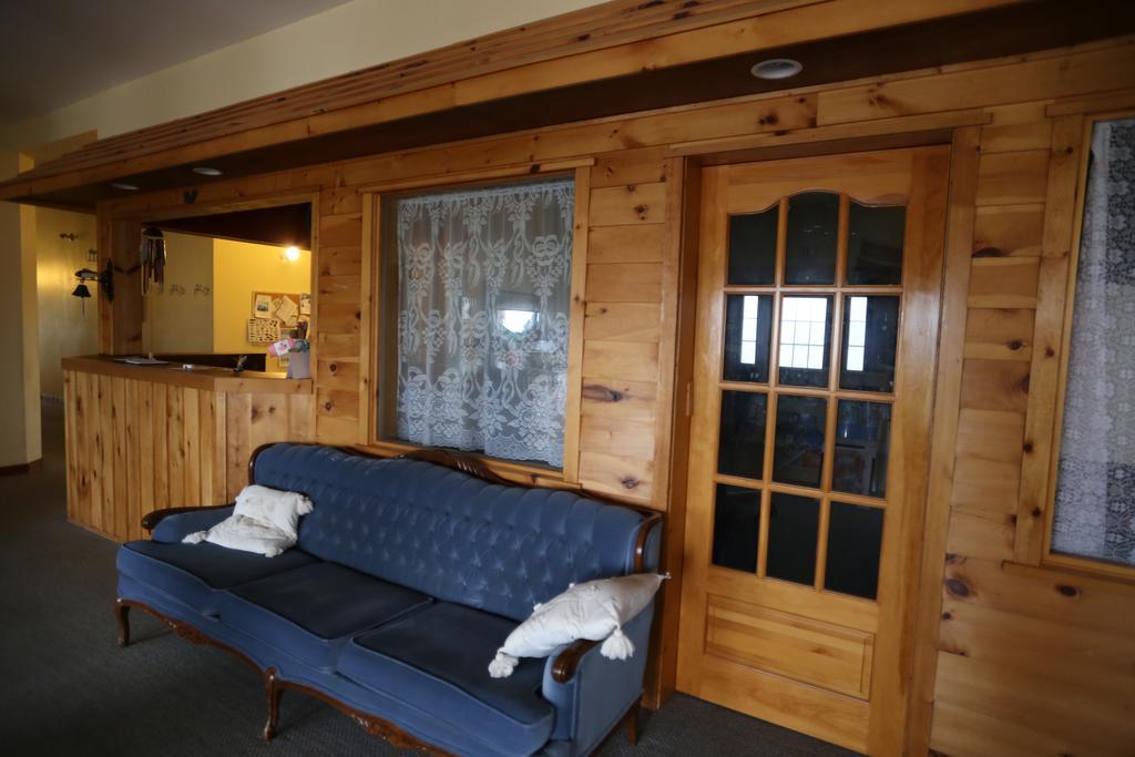 Wildberry Country Lodge B&B Saint Anthony Exterior photo
